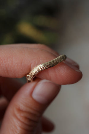 Tree branch wedding band for man, unisex gold ring - Eden Garden Jewelry™