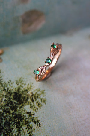 Curved wedding band with lab emeralds - Eden Garden Jewelry™