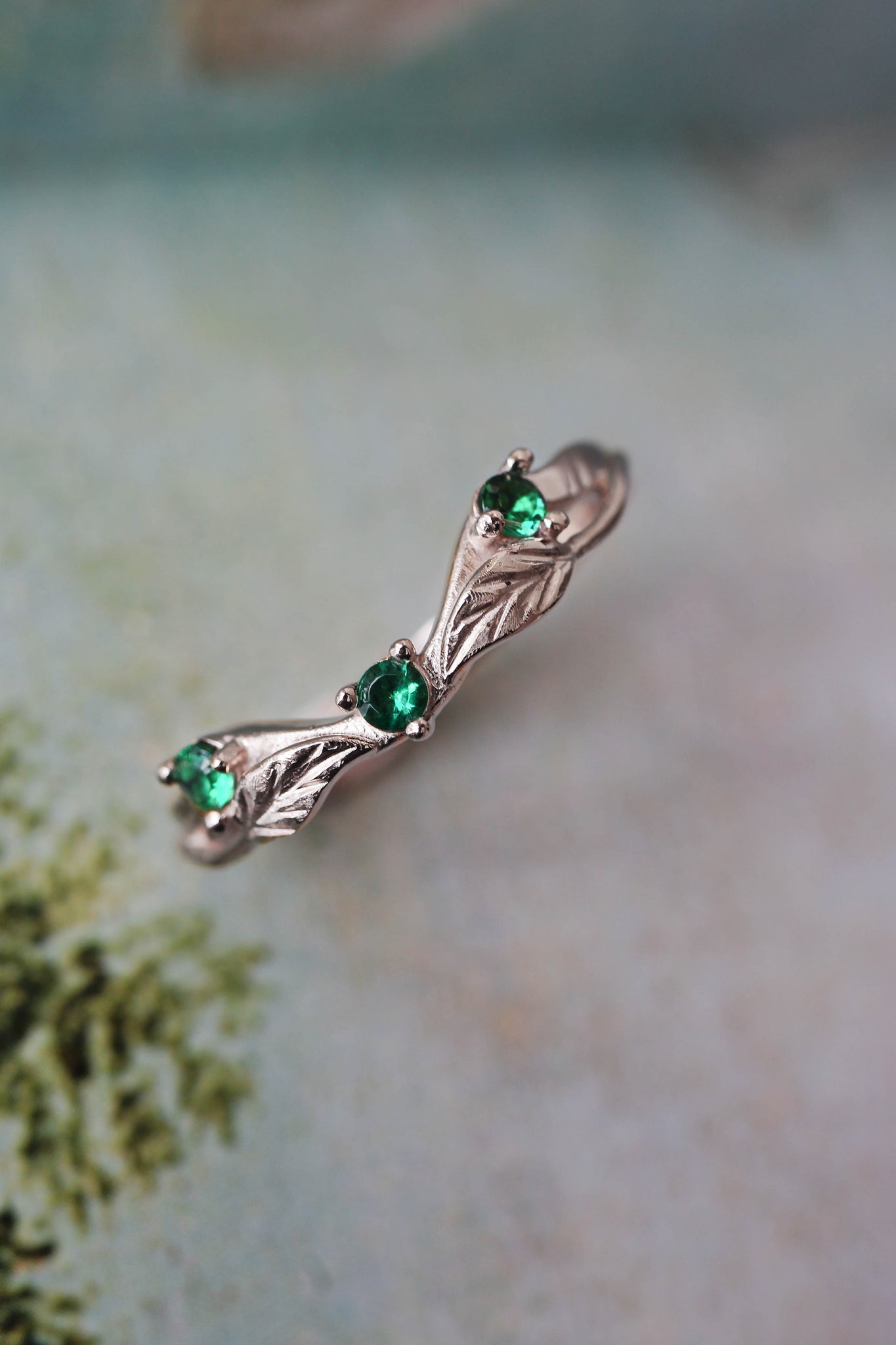 Curved wedding band with lab emeralds - Eden Garden Jewelry™