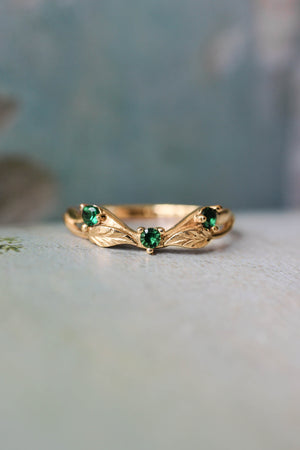 Curved wedding band with lab emeralds - Eden Garden Jewelry™