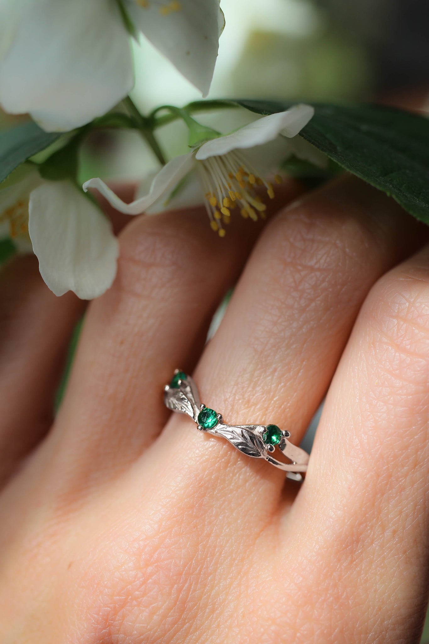 Curved wedding band with lab emeralds - Eden Garden Jewelry™