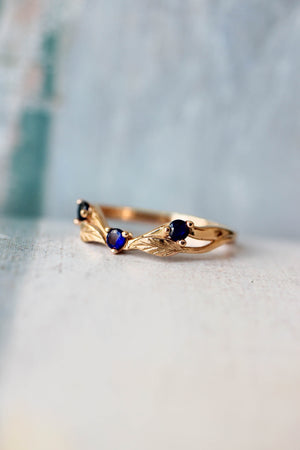 Curved wedding band with lab sapphires - Eden Garden Jewelry™