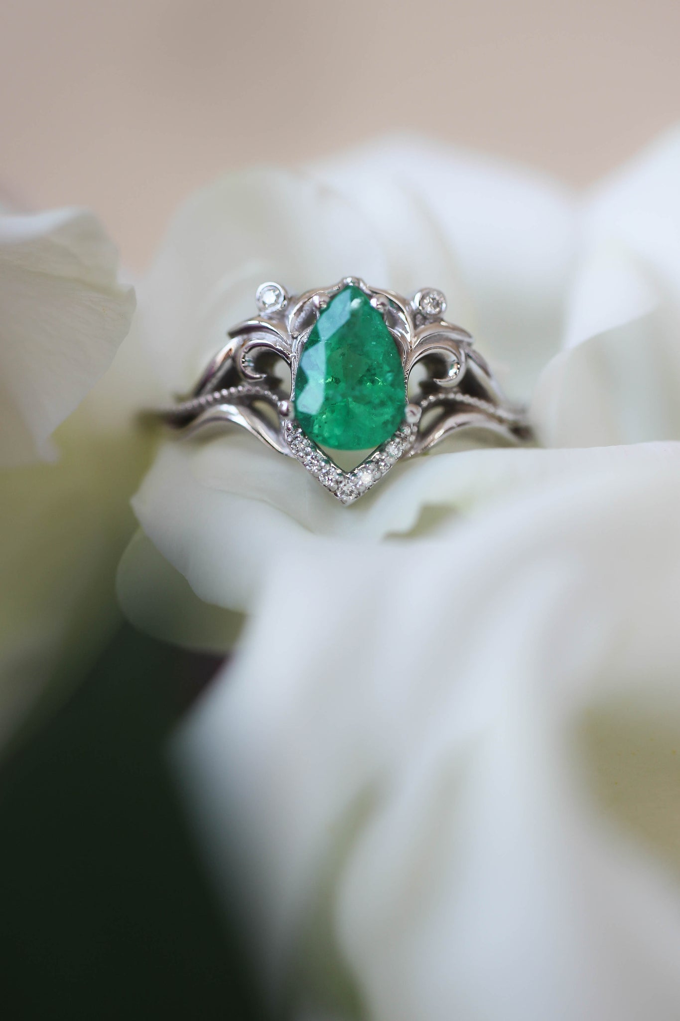 Natural emerald and diamonds engagement ring / Lida - Eden Garden Jewelry™