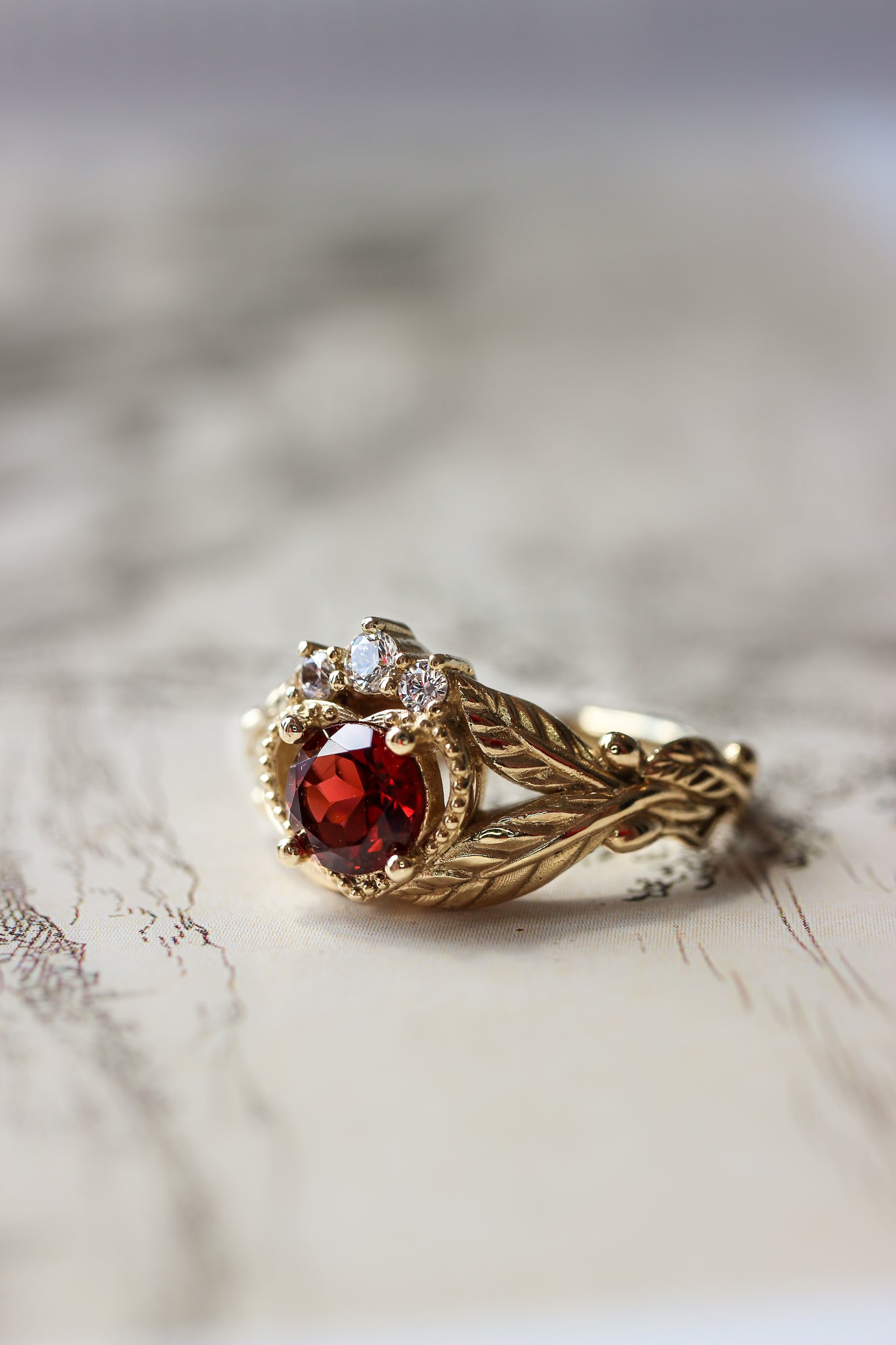 Claddagh | custom ring setting, 5 mm central gemstone - Eden Garden Jewelry™