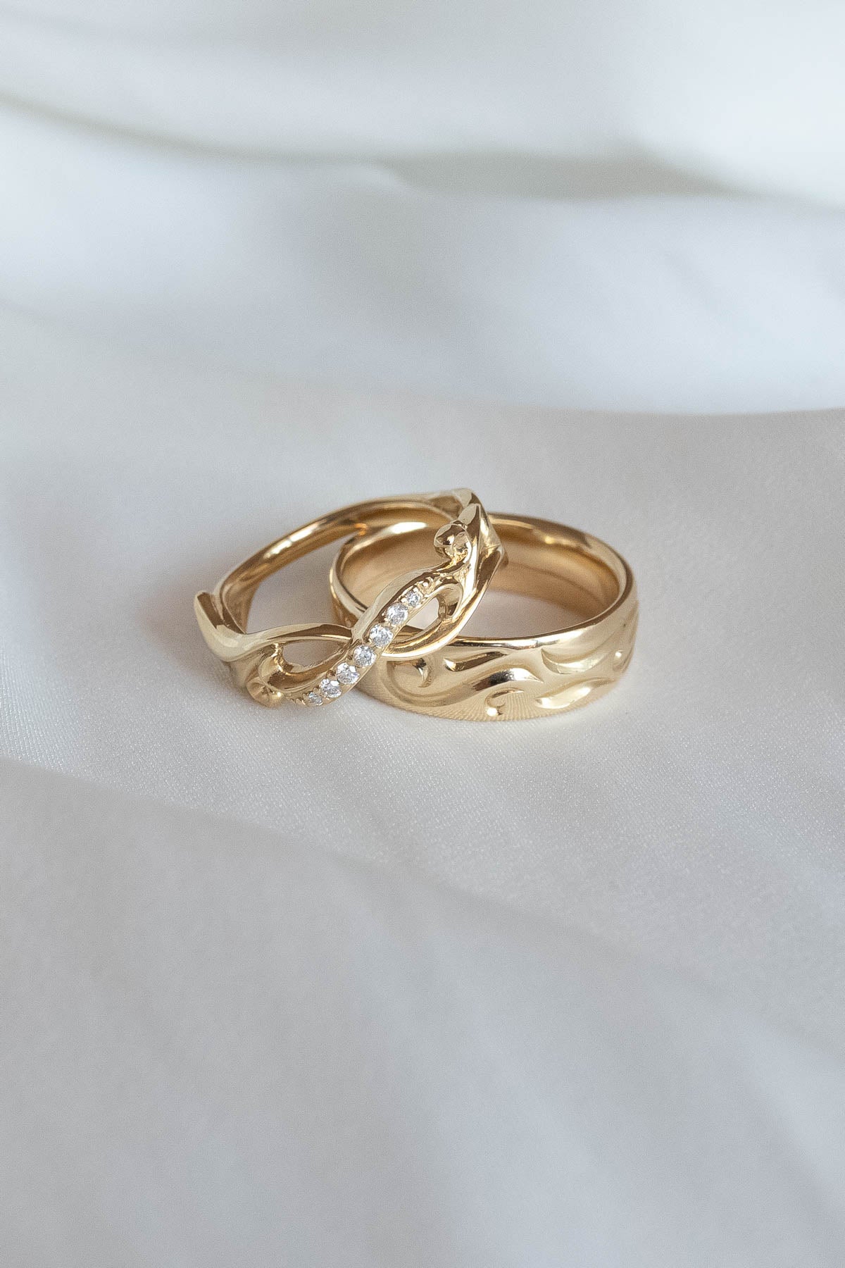 Wedding rings set for couples: gold band for him, infinity band with diamonds for her - Eden Garden Jewelry™