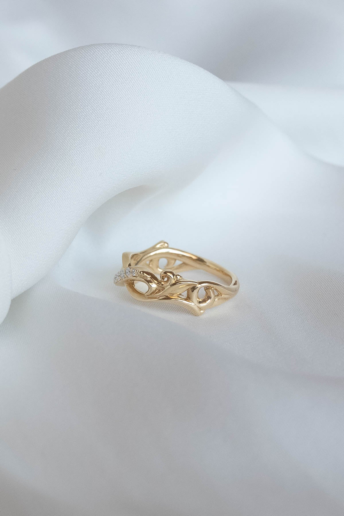 Wedding rings set for couples: gold band for him, infinity band with diamonds for her - Eden Garden Jewelry™