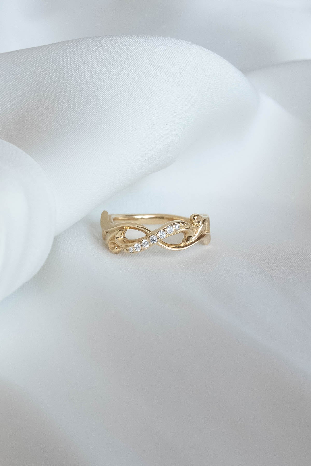 Wedding rings set for couples: gold band for him, infinity band with diamonds for her - Eden Garden Jewelry™