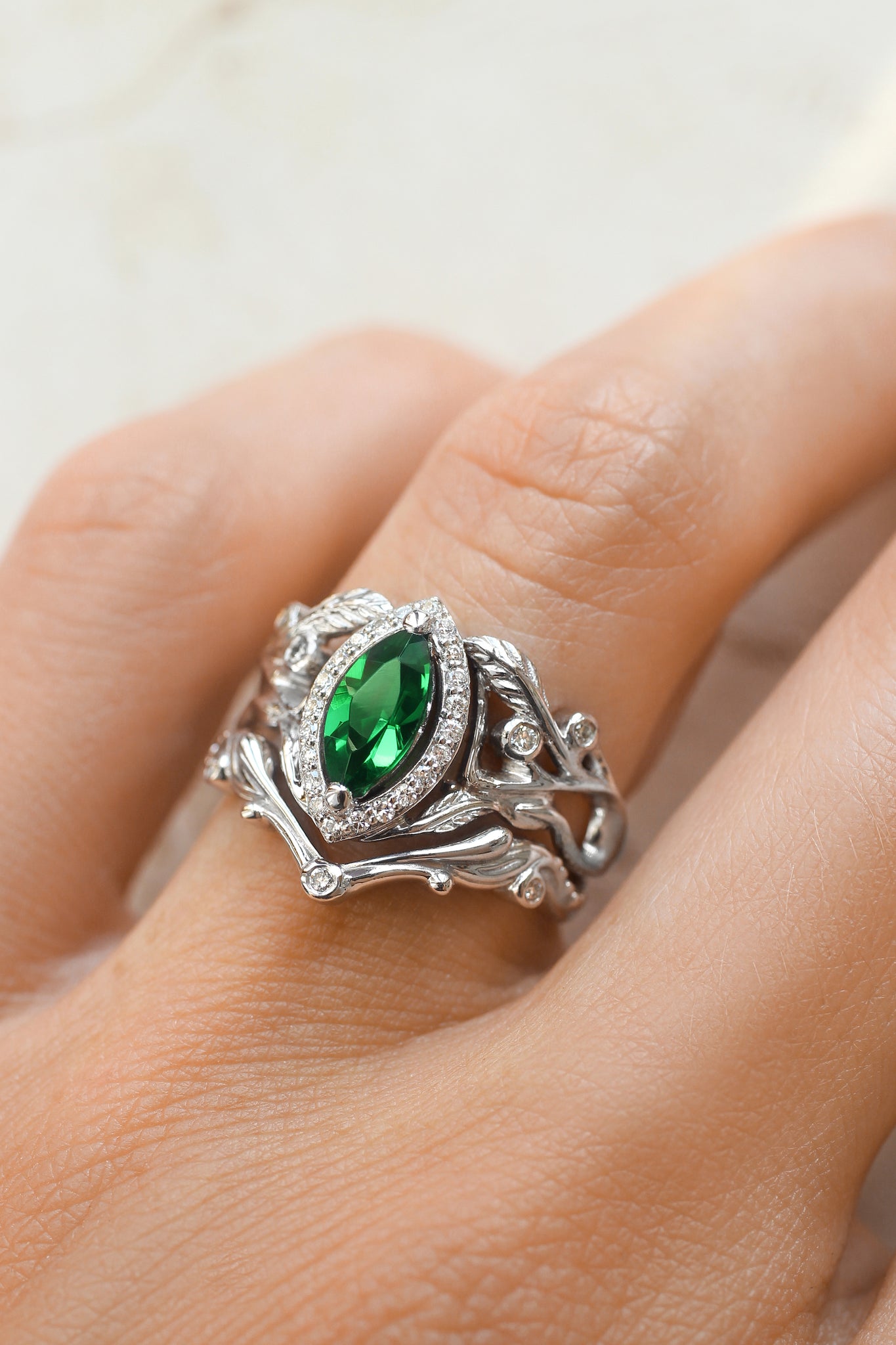 Bridal ring set with lab emerald and diamond halo / Callisto - Eden Garden Jewelry™