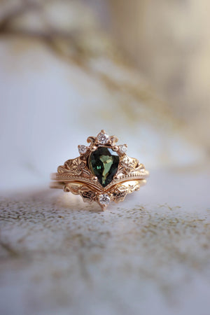 Bridal ring set with green sapphire and diamonds / Ariadne pear cut - Eden Garden Jewelry™