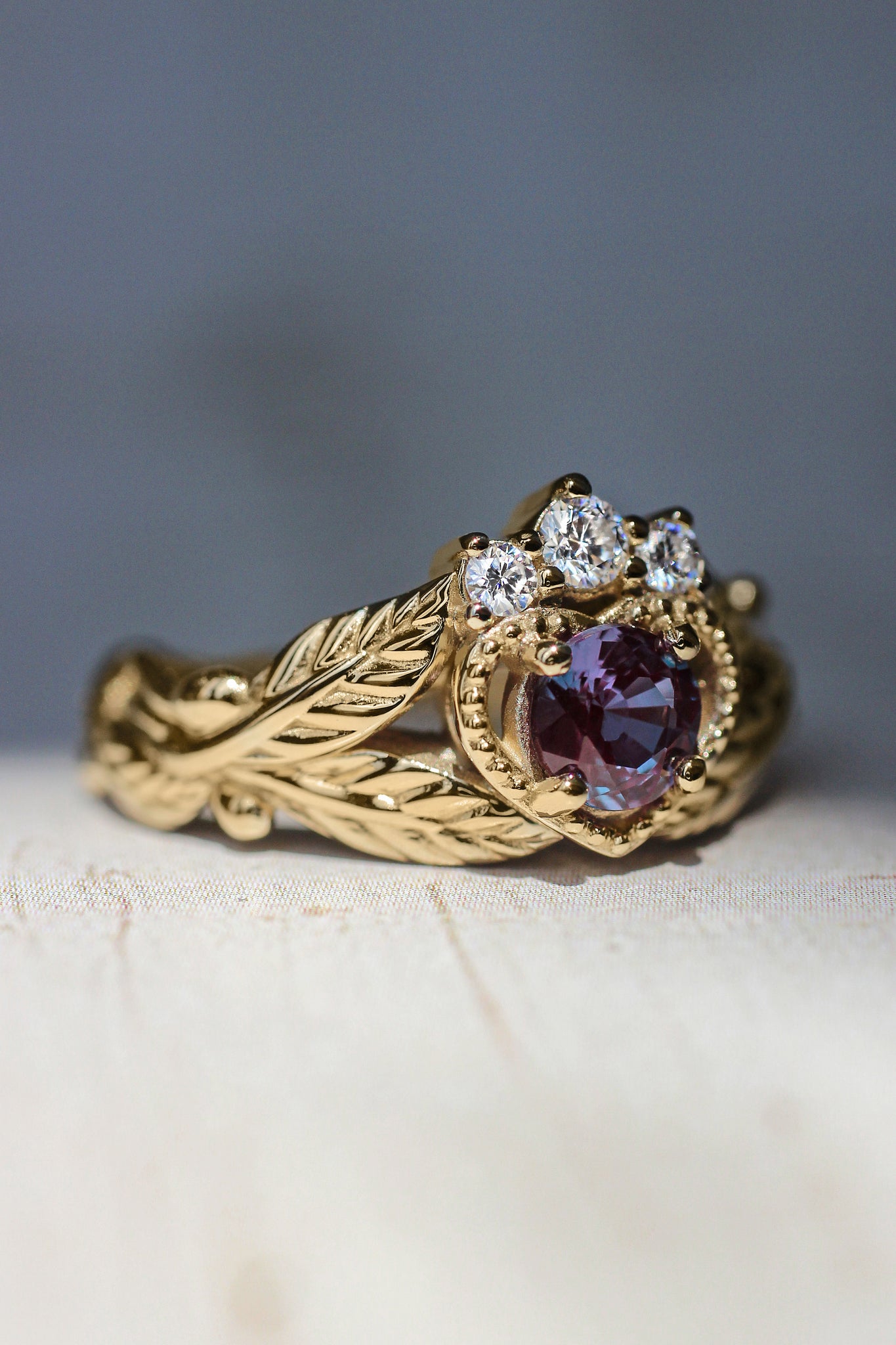 Claddagh | custom ring setting, 5 mm central gemstone - Eden Garden Jewelry™