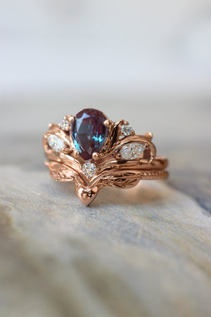 Bridal ring set with pear cut alexandrite / Swanlake - Eden Garden Jewelry™