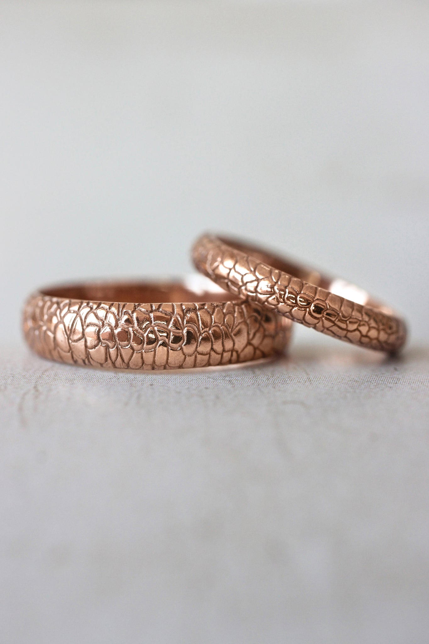 Wedding bands set for couple, reptile skin textured rings - Eden Garden Jewelry™