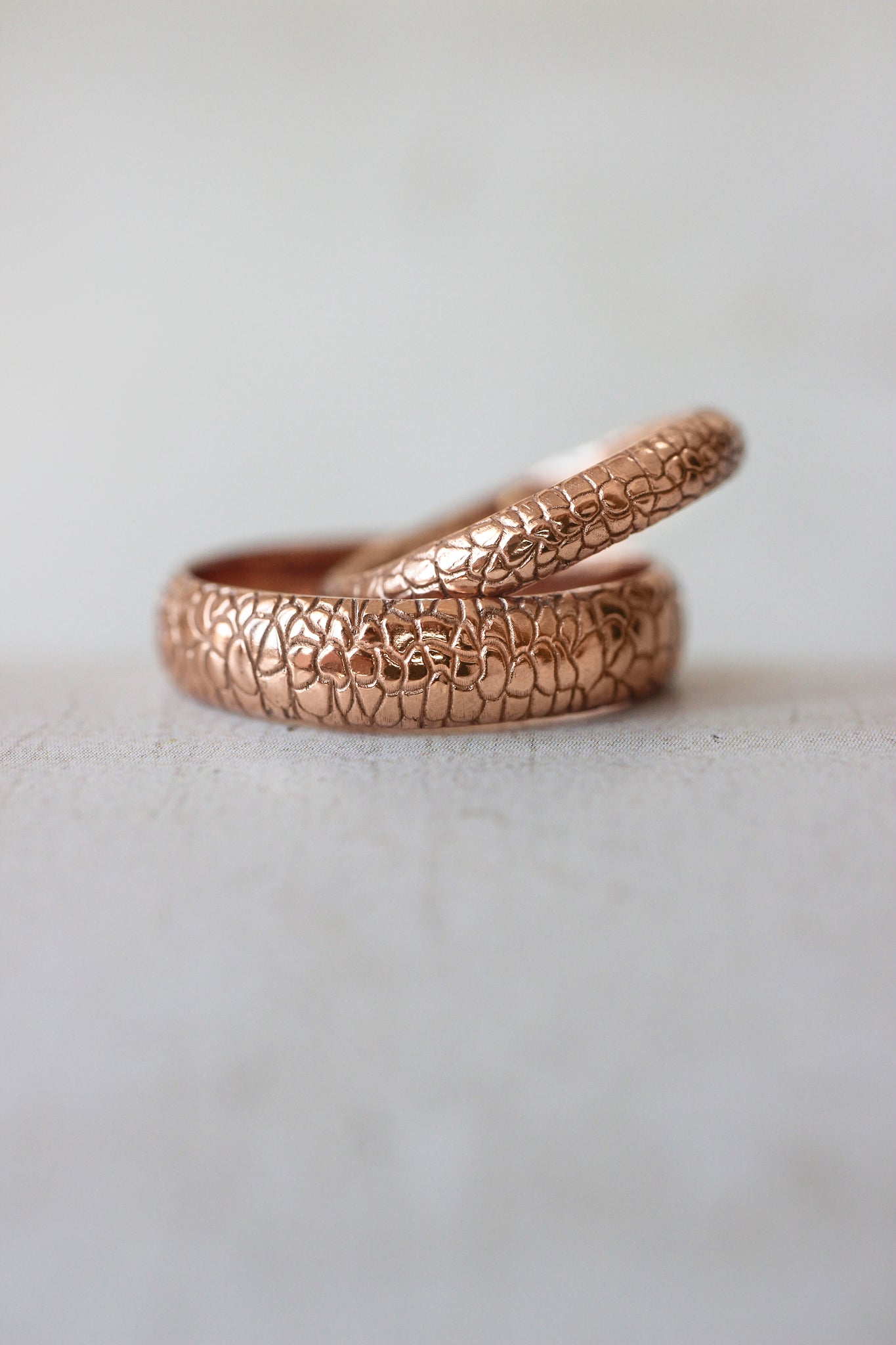 Reptile skin ring, 3 mm wedding band for woman - Eden Garden Jewelry™