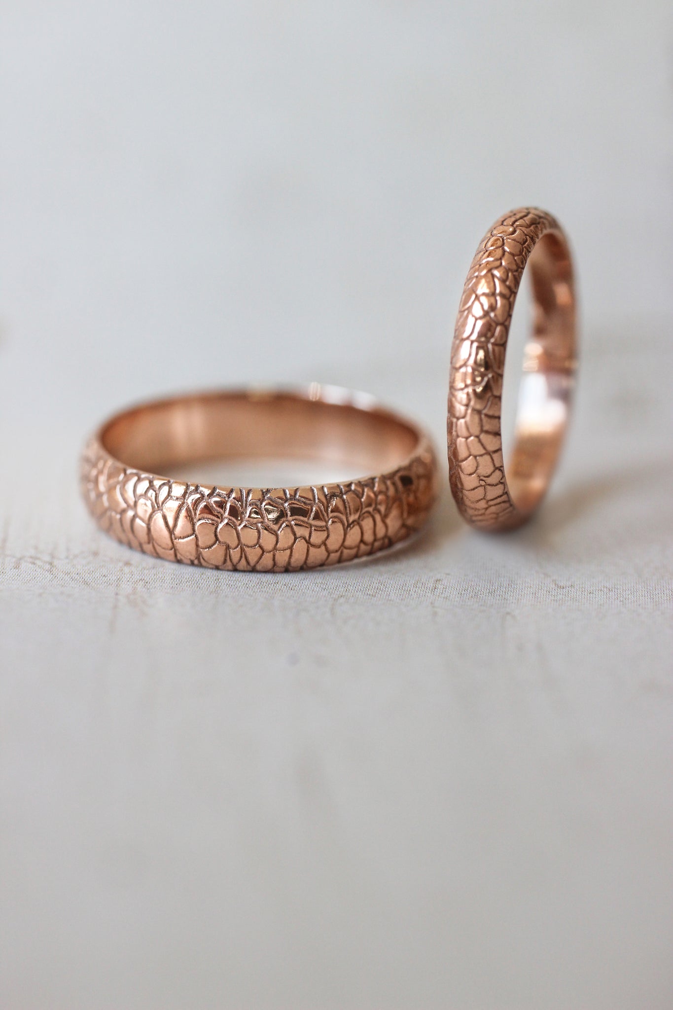 Wedding bands set for couple, reptile skin textured rings - Eden Garden Jewelry™