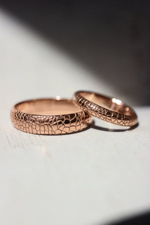 Wedding bands set for couple, reptile skin textured rings - Eden Garden Jewelry™