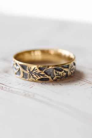 Black and gold wedding band for man, ivy leaves ring - Eden Garden Jewelry™