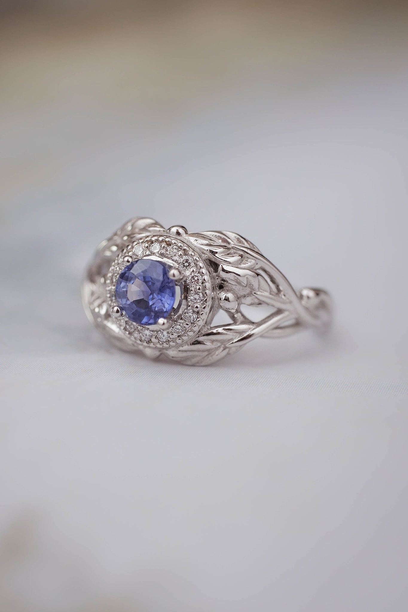 Leaf engagement ring with sapphire and diamonds / Tilia halo - Eden Garden Jewelry™