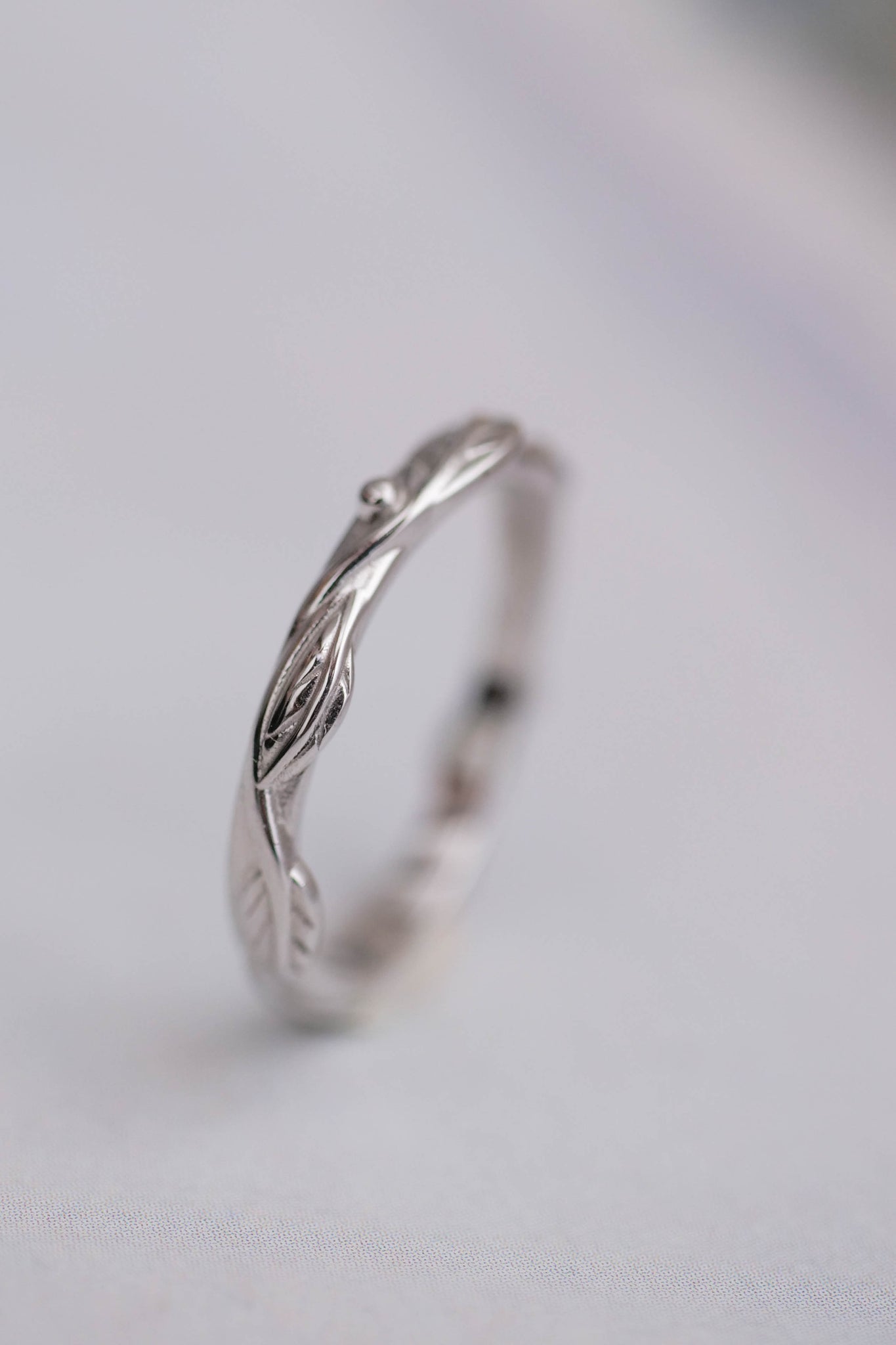 Twig ring with five leaves, stacking wedding band for woman - Eden Garden Jewelry™