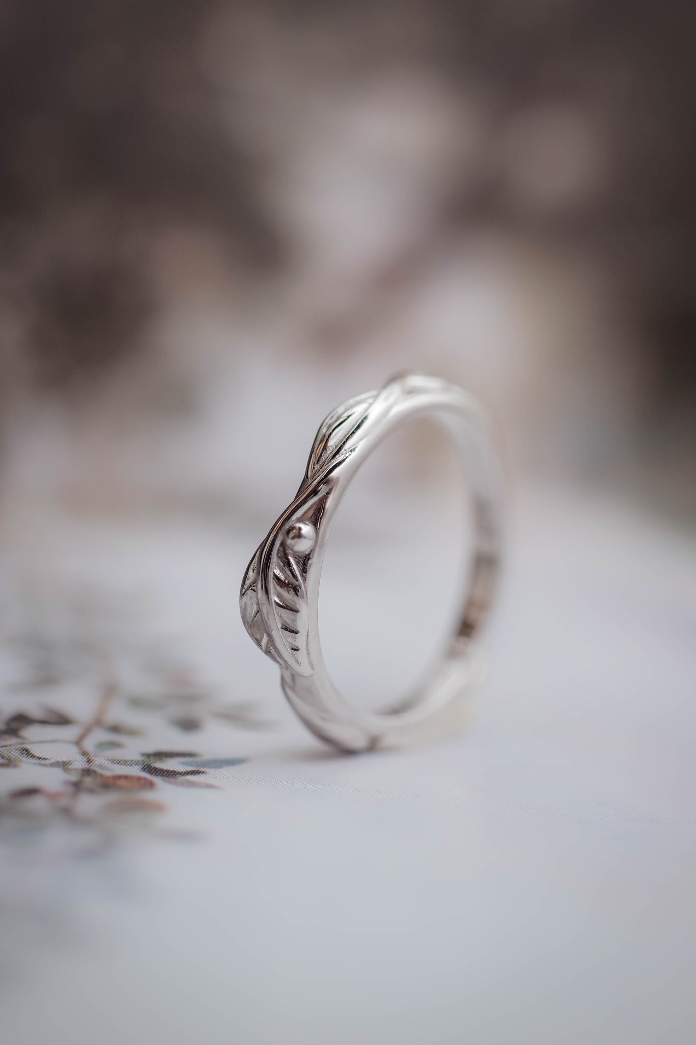 Twig ring with five leaves, stacking wedding band for woman - Eden Garden Jewelry™