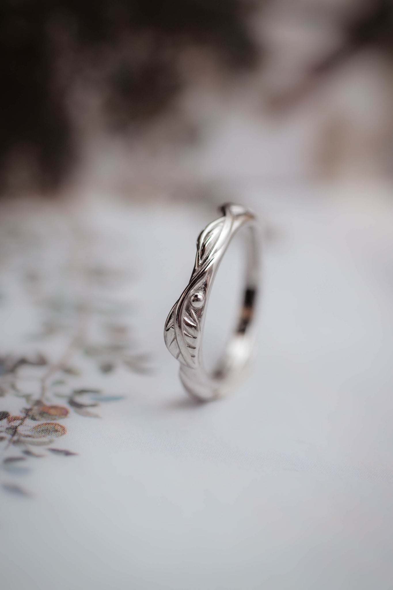 Twig ring with five leaves, stacking wedding band for woman - Eden Garden Jewelry™