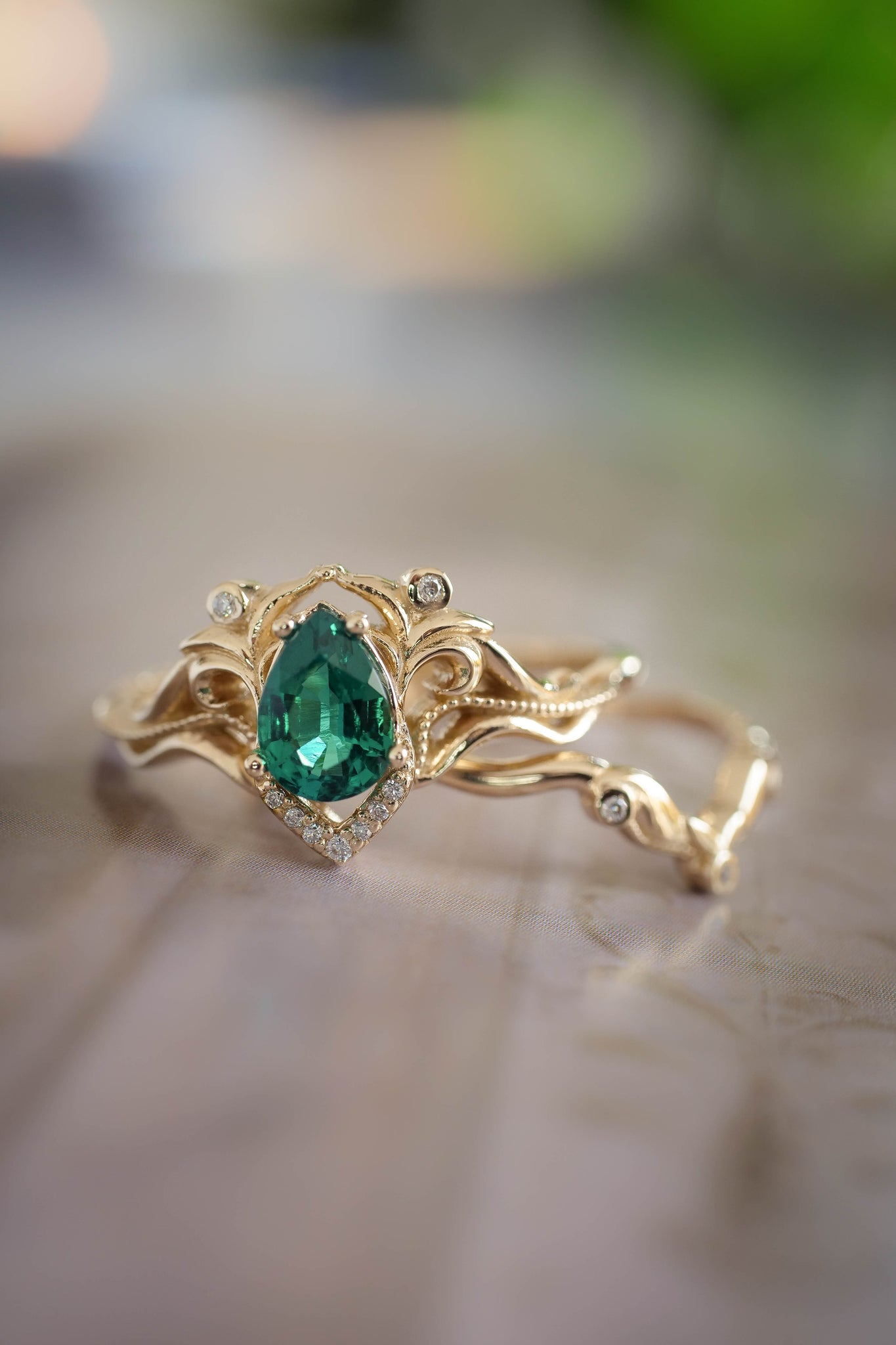 Art nouveau bridal ring set with lab emerald / Lida - Eden Garden Jewelry™