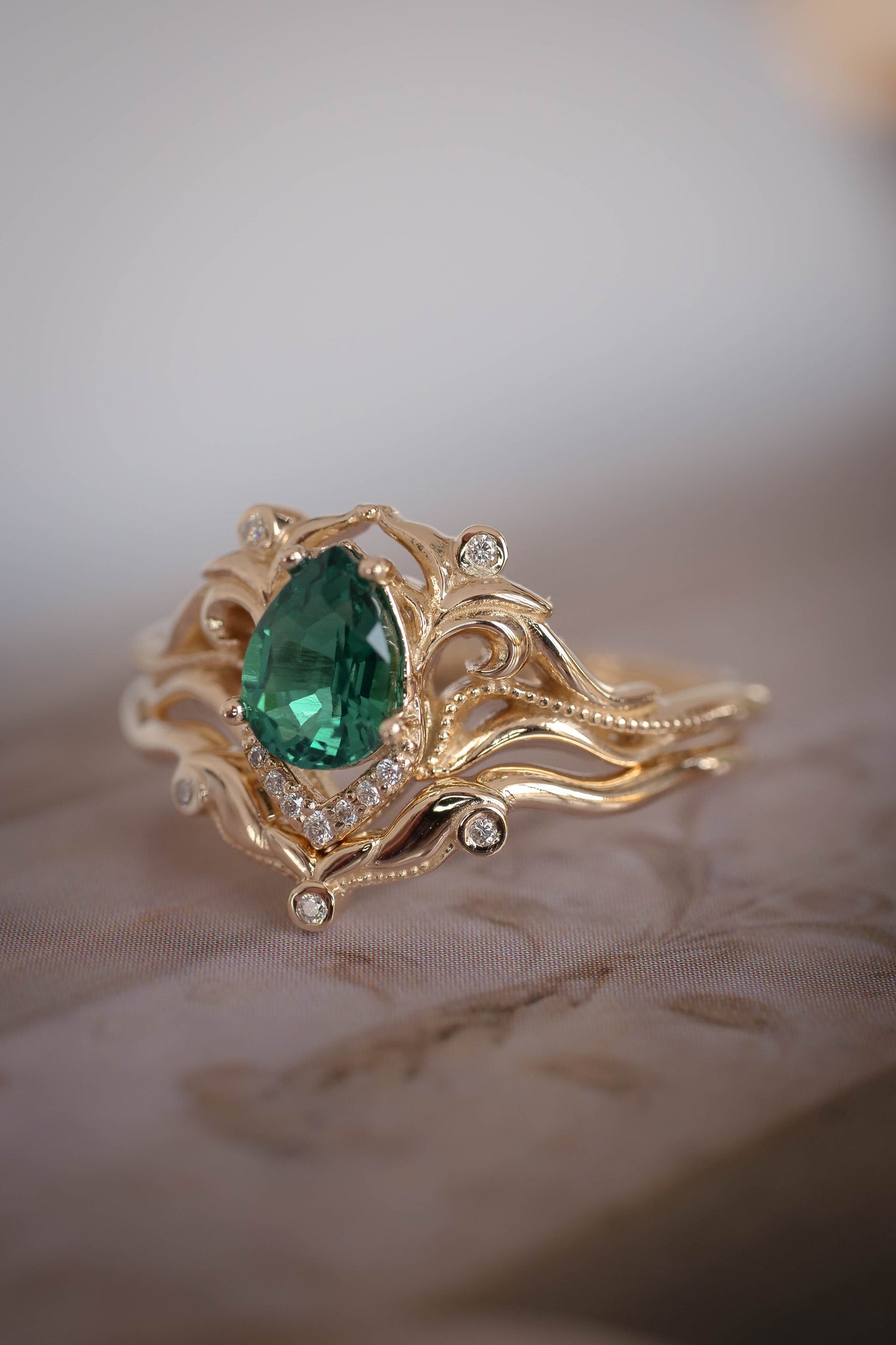 Art nouveau bridal ring set with lab emerald / Lida - Eden Garden Jewelry™