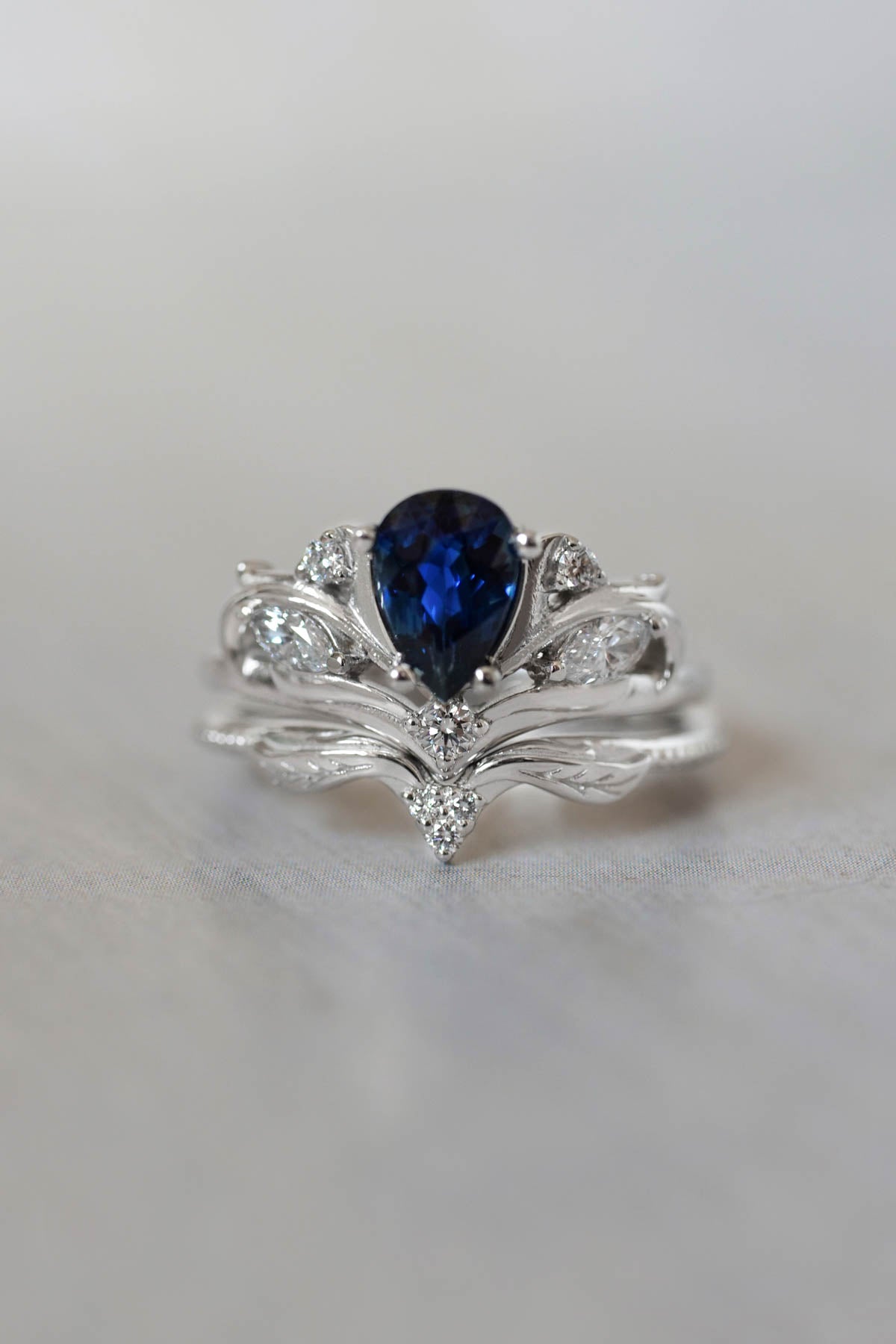 Dark blue sapphire ring / Swanlake - Eden Garden Jewelry™