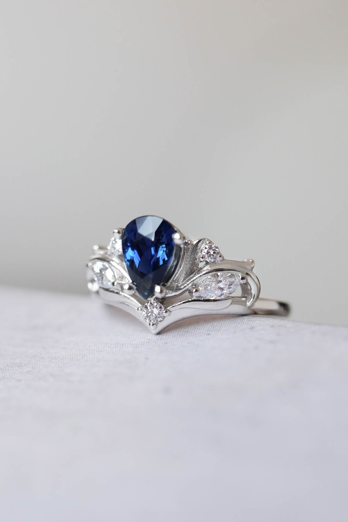 Blue sapphire leaf engagement rings, bridal ring set / Swanlake - Eden Garden Jewelry™