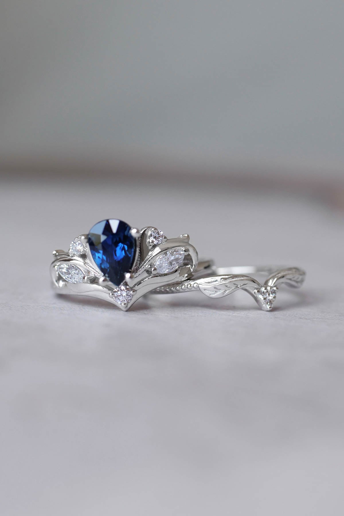 Blue sapphire leaf engagement rings, bridal ring set / Swanlake - Eden Garden Jewelry™