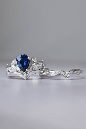 Dark blue sapphire ring / Swanlake - Eden Garden Jewelry™