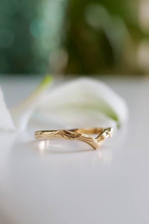 Simple curved stacking wedding band / Wisteria - Eden Garden Jewelry™