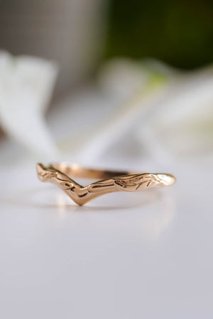 Simple curved stacking wedding band / Wisteria - Eden Garden Jewelry™