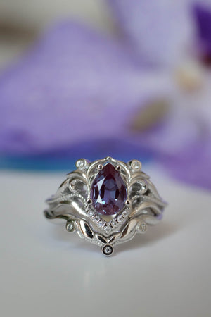 Vintage inspired gold ring with alexandrite and diamonds  / Lida - Eden Garden Jewelry™