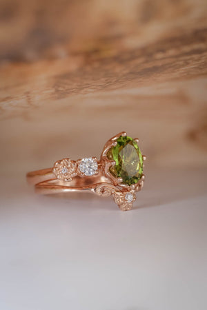 Elvish engagement ring set with peridot, fantasy gold flower rings / Fiorella - Eden Garden Jewelry™