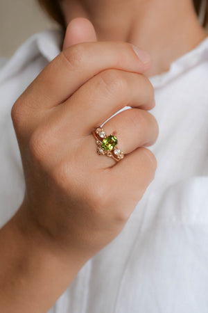 Elvish engagement ring set with peridot, fantasy gold flower rings / Fiorella - Eden Garden Jewelry™