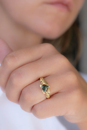 READY TO SHIP: Clematis in 14K yellow gold, trillion moss agate 6 mm, RING SIZE 7 US - Eden Garden Jewelry™