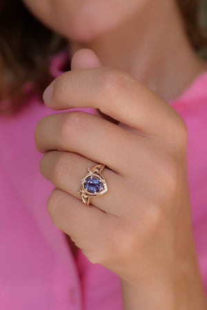 Colour changing alexandrite engagement ring, gold statement ring / Lida - Eden Garden Jewelry™