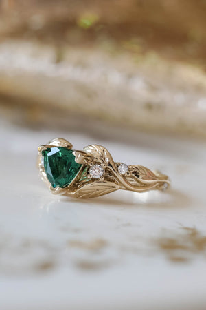 Emerald trillion cut engagement ring, gold leaves and diamonds ring / Clematis - Eden Garden Jewelry™