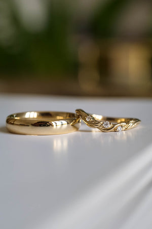 Wedding rings set for couples: classic band for him, curved leaf band for her - Eden Garden Jewelry™