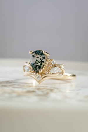 Big pear moss agate engagement ring, one of a kind gemstone ring / Swanlake - Eden Garden Jewelry™