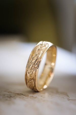 Man nature inspired wedding band, gold leaves wedding ring - Eden Garden Jewelry™