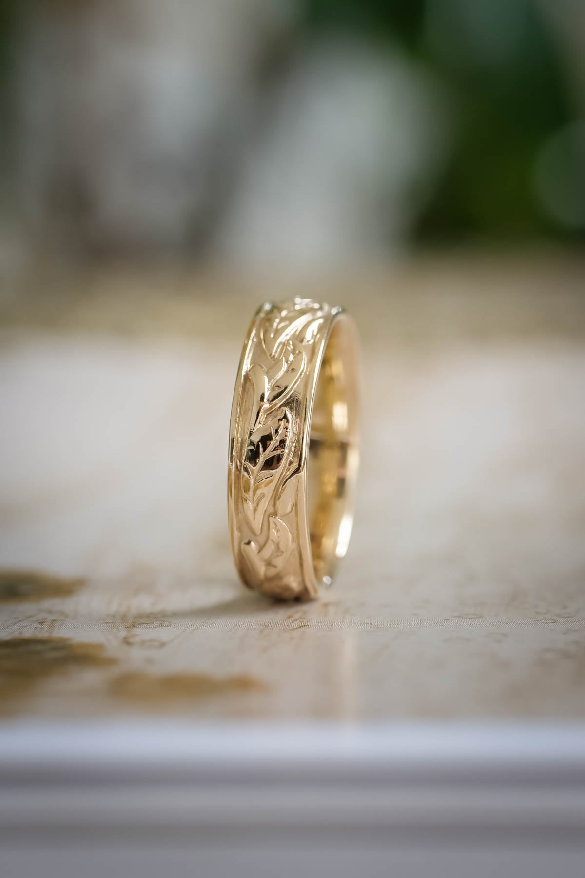 Man nature inspired wedding band, gold leaves wedding ring - Eden Garden Jewelry™