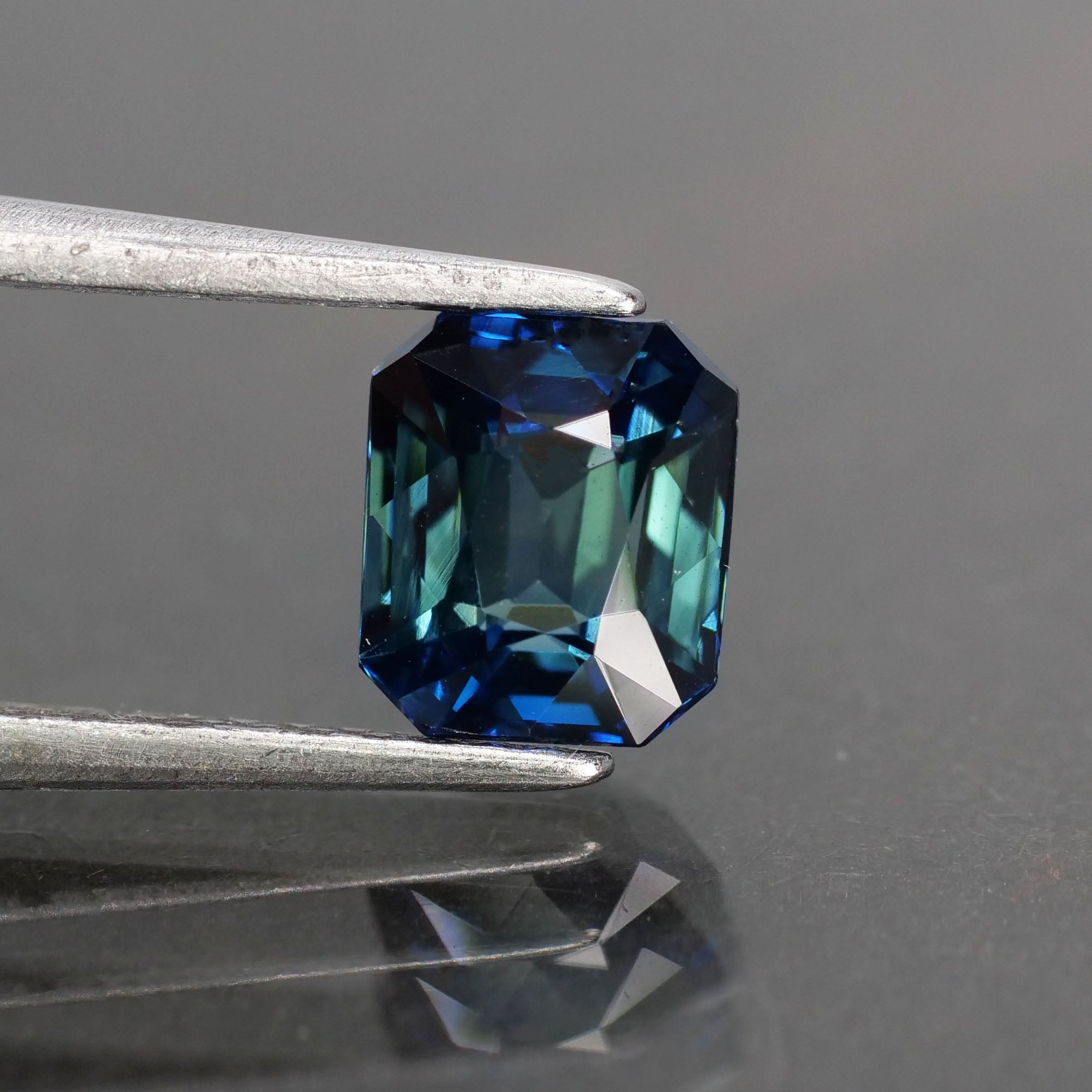 Sapphire teal blue, bluish green, bi-colour, emerald cut, VVS 6x5 mm 1 ct, Australia - Eden Garden Jewelry™