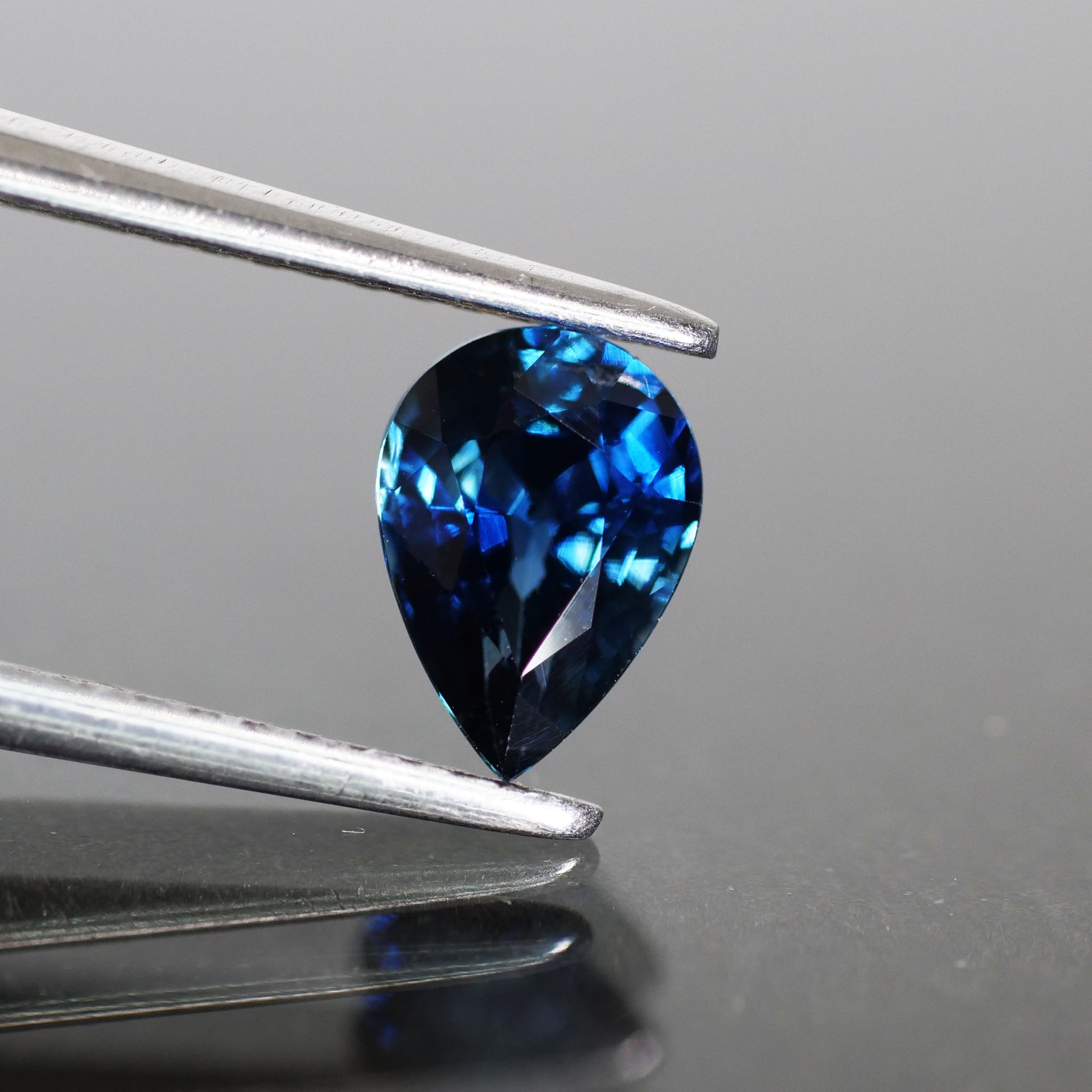 Blue Sapphire | natural, pear cut 7x5 mm, VS, 0.7ct - Eden Garden Jewelry™