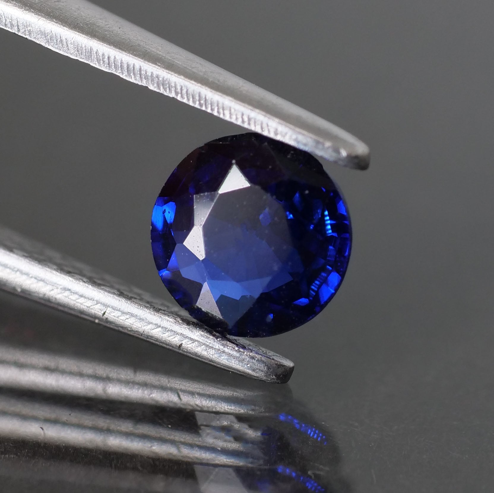 Sapphire | natural, diffusion, blue, round cut 5 mm, VS, 0.5ct, Ceylon - Eden Garden Jewelry™