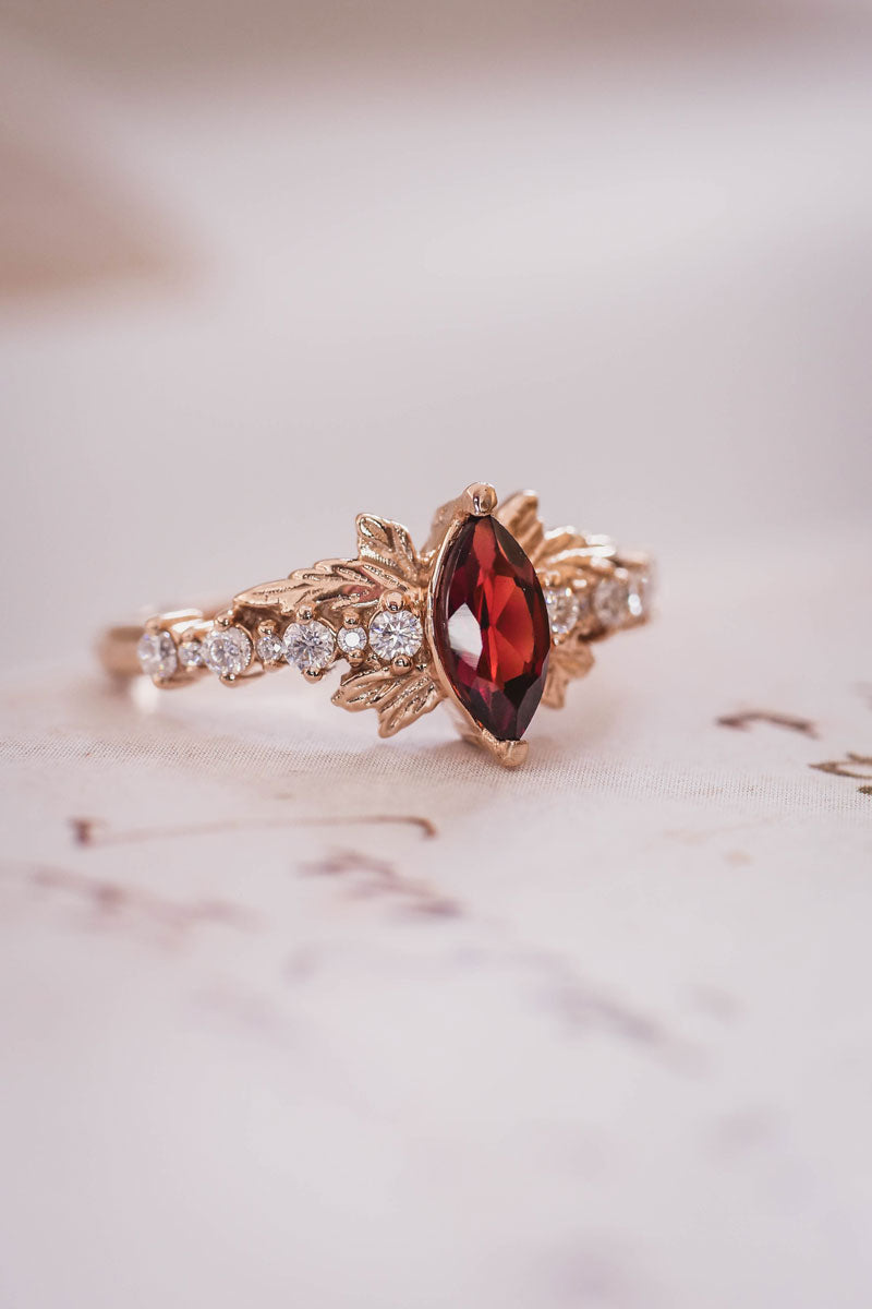 garnet-rings-in-gold