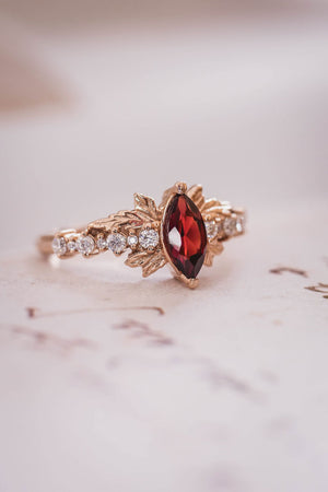 garnet-rings-in-gold