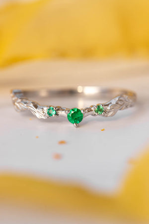 Wedding rings set for couple: white gold leaf ring for man, emeralds ring for woman - Eden Garden Jewelry™