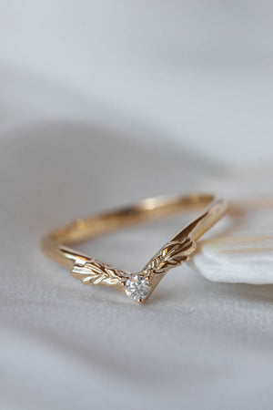 READY TO SHIP: Leaf wedding band in 14K yellow gold, moissanite, RING SIZE 7 US - Eden Garden Jewelry™